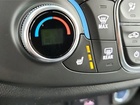 Used 2023 Chevrolet Traverse RS FWD image 26