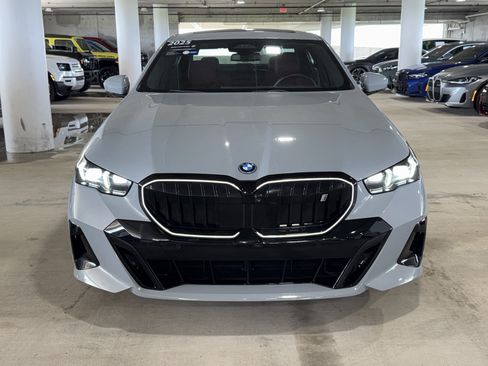 Used 2025 BMW i5 xDrive40 w/ M Sport Package AWD/4WD image 3