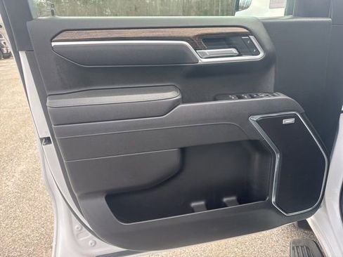 Used 2025 GMC Sierra 1500 Elevation w/ Preferred Package image 9