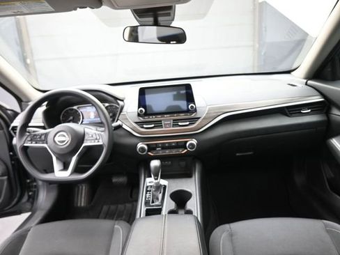 Used 2025 Nissan Altima 2.5 SV image 24