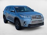 Used 2019 Toyota Highlander XLE image 3