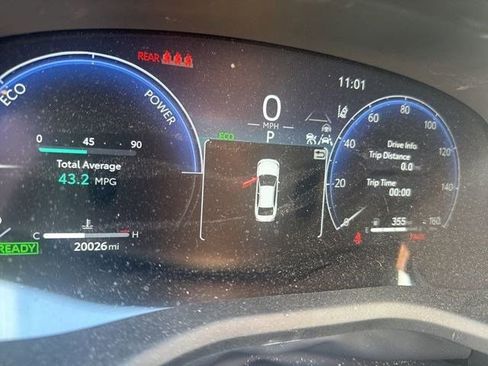 Used 2025 Toyota Camry XLE FWD image 9