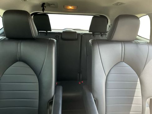 Used 2023 Toyota Highlander XLE FWD image 27