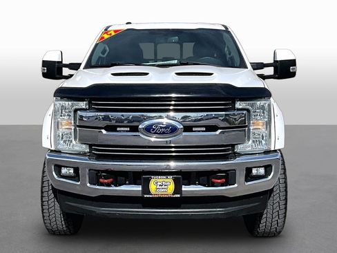 Used 2017 Ford F250 Lariat w/ Lariat Value Package AWD/4WD image 3