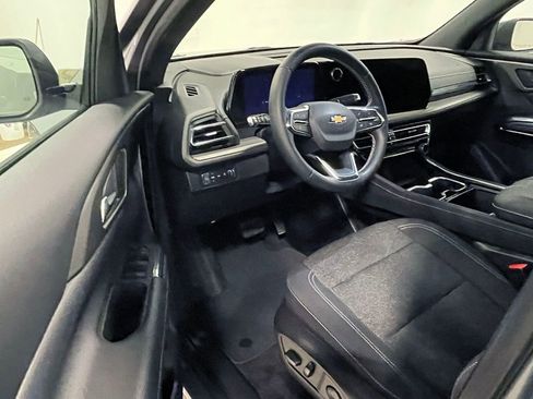 Used 2025 Chevrolet Traverse LT image 21