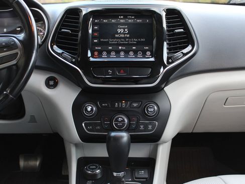 Used 2019 Jeep Cherokee Limited image 21