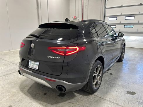 Used 2022 Alfa Romeo Stelvio Ti image 6
