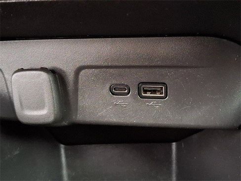 Certified 2024 Chevrolet Trax RS w/ Sunroof Package image 20