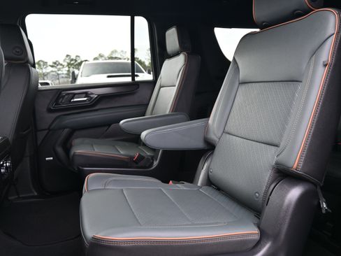 Used 2025 GMC Yukon XL AT4 w/ AT4 Premium Package image 31