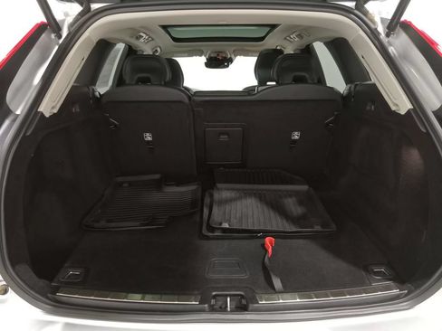 Used 2021 Volvo XC60 T5 Momentum w/ Premium Package AWD/4WD image 6