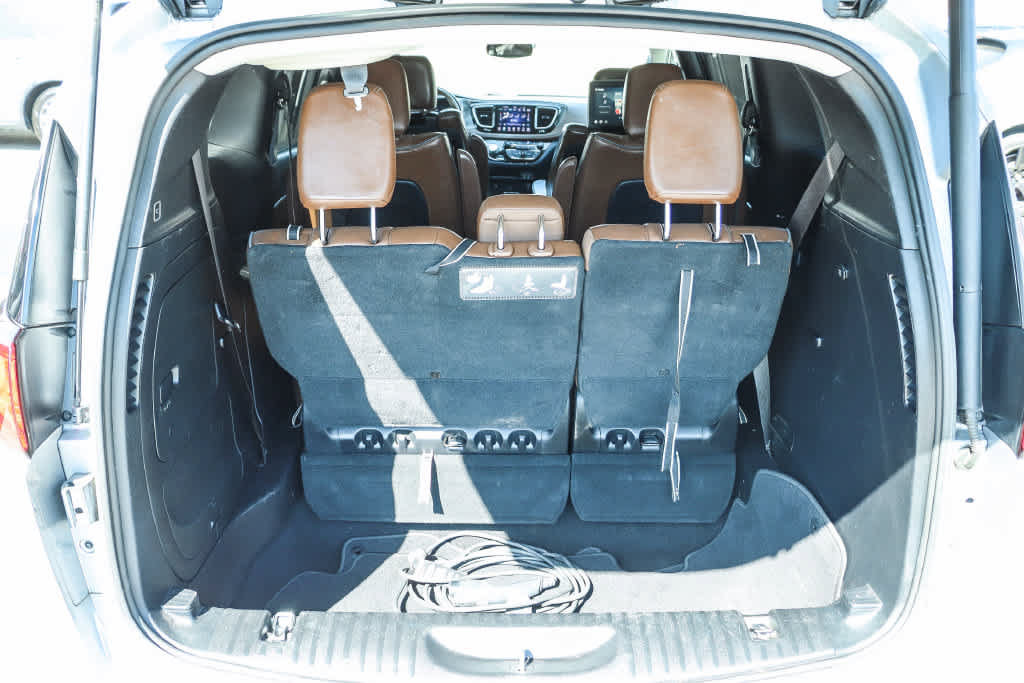 Used 2019 Chrysler Pacifica Limited w/ Advanced Safetytec Group FWD image 28