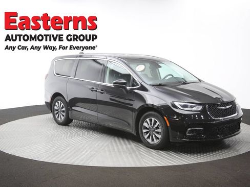 Used 2023 Chrysler Pacifica Touring-L FWD image 51