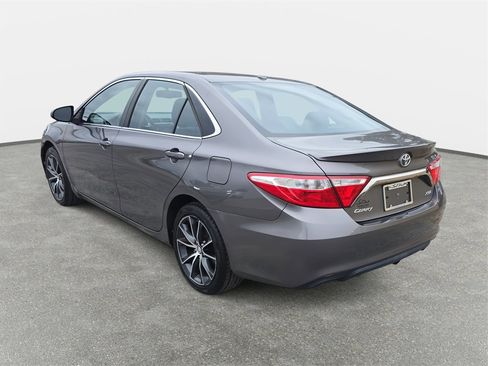 Used 2017 Toyota Camry XSE image 7