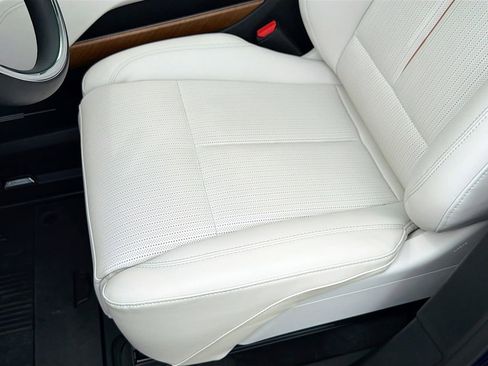 New 2026 Cadillac Vistiq Luxury w/ LPO, Floor Liner Package AWD/4WD image 19