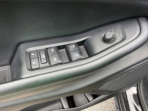 Used 2024 Jeep Grand Cherokee Altitude AWD/4WD image 12