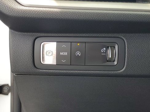 Used 2025 Chevrolet Traverse LT w/ Driver Confidence Package FWD image 8