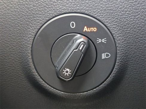 Certified 2024 Volkswagen Taos SE image 27