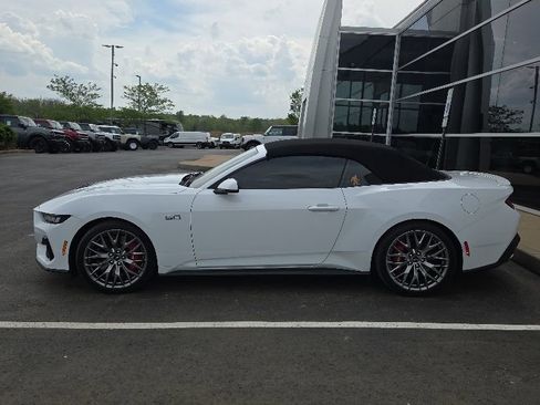 Used 2024 Ford Mustang GT Premium RWD image 3