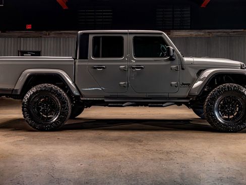 Used 2022 Jeep Gladiator Sport image 11