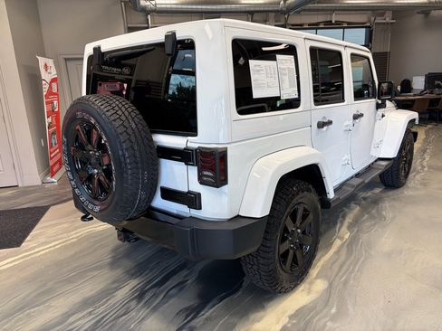 Used 2014 Jeep Wrangler Unlimited Sahara AWD/4WD image 31