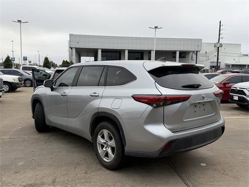 Used 2023 Toyota Highlander LE image 7