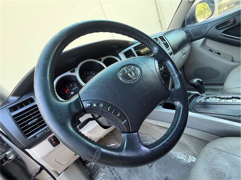 Used 2005 Toyota 4Runner SR5 RWD image 11