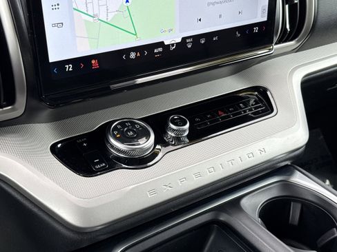 Used 2025 Ford Expedition Active image 21