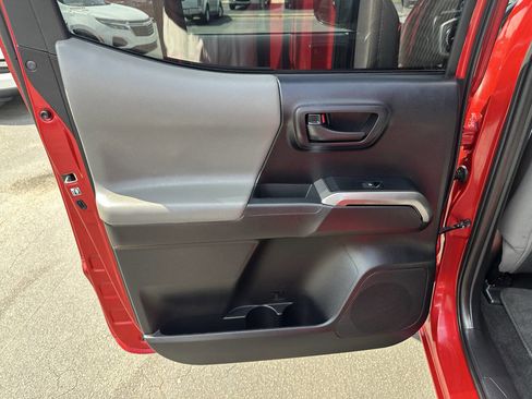 Used 2020 Toyota Tacoma SR5 image 12