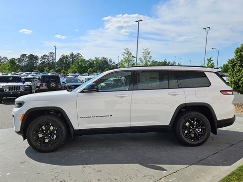 New 2026 Jeep Grand Cherokee L 4WD image 4