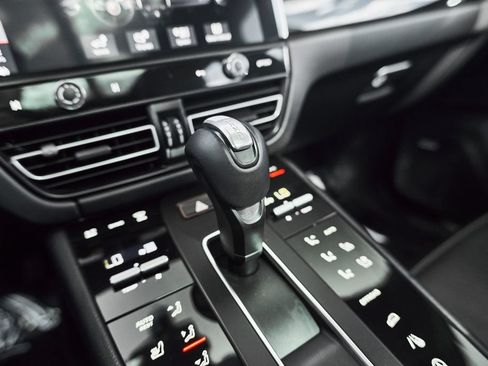 Used 2022 Porsche Macan S AWD/4WD image 48