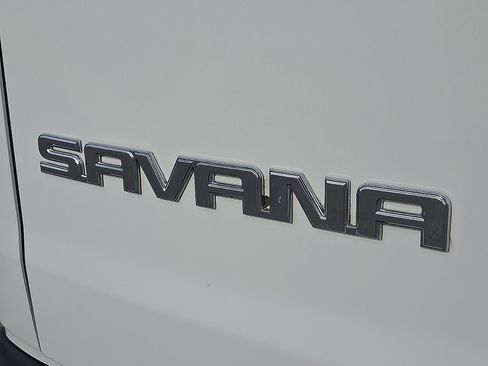 Used 2017 GMC Savana 3500 LT w/ LT Preferred Equipment Group image 9