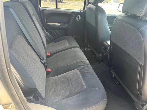 Used 2004 Jeep Liberty Limited AWD/4WD image 9