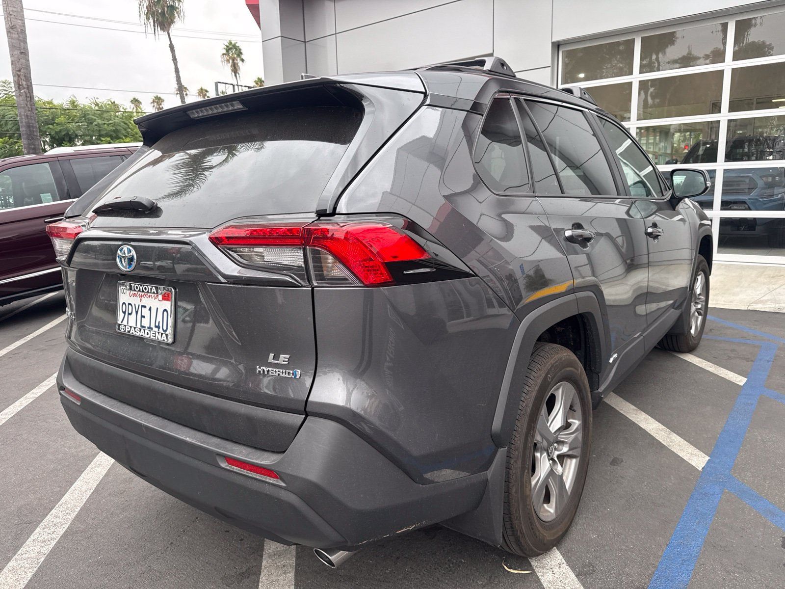 Used 2024 Toyota RAV4 LE AWD/4WD image 4