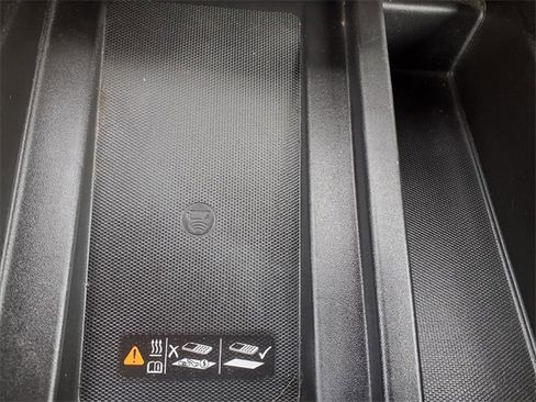 Used 2022 Chevrolet Silverado 2500 LTZ w/ LTZ Convenience Package image 16