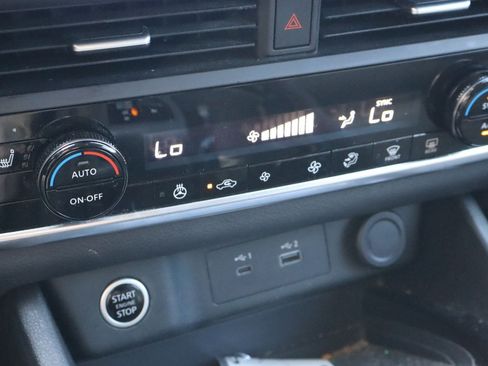 Used 2023 Nissan Rogue SV w/ SV Premium B Package FWD image 24