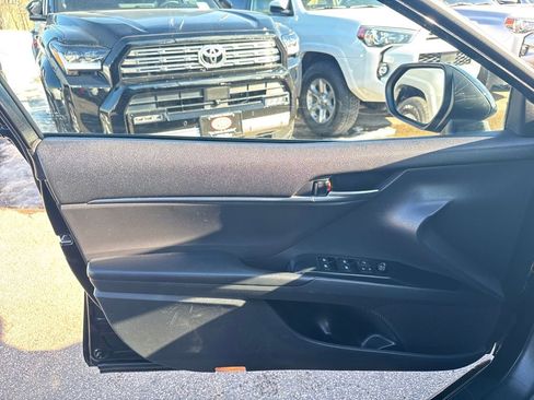 Used 2019 Toyota Camry SE image 30