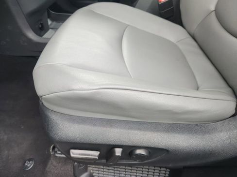 Used 2023 Toyota Sienna XLE image 21