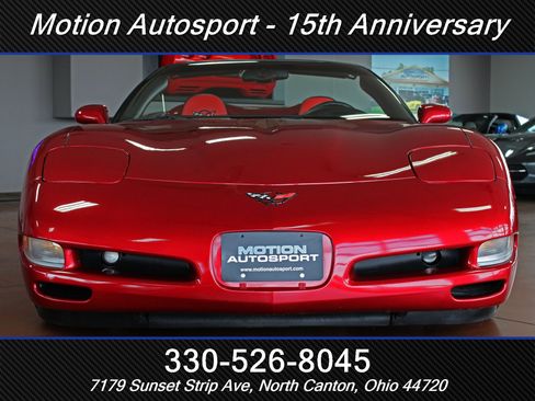Used 2004 Chevrolet Corvette Convertible w/ Preferred Equipment Group RWD image 3
