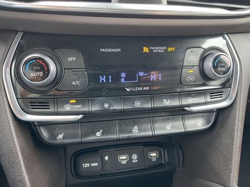 Used 2020 Hyundai Santa Fe Limited image 12