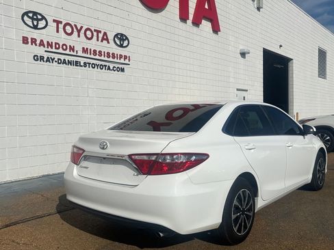 Used 2016 Toyota Camry LE image 5