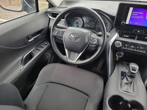 Used 2024 Toyota Venza LE AWD/4WD image 13