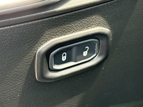 Used 2022 Jeep Wrangler Unlimited Rubicon w/ LED Lighting Group AWD/4WD image 22