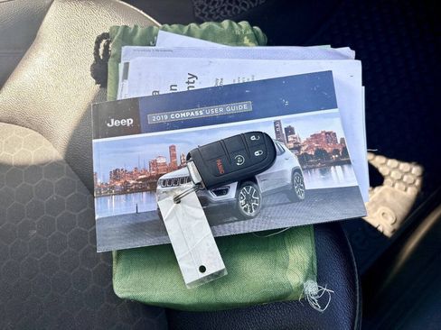 Used 2019 Jeep Compass Latitude w/ Popular Equipment Group AWD/4WD image 40