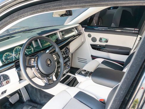 Used 2024 Rolls-Royce Phantom Sedan w/ The Phantom Package RWD image 62
