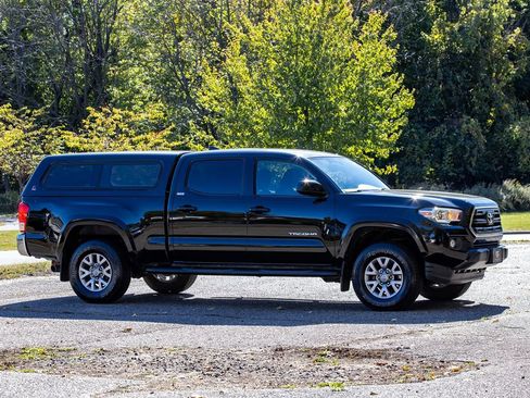 Used 2016 Toyota Tacoma SR5 image 3