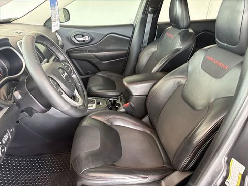 Used 2016 Jeep Cherokee Trailhawk w/ Comfort/Convenience Group AWD/4WD image 20