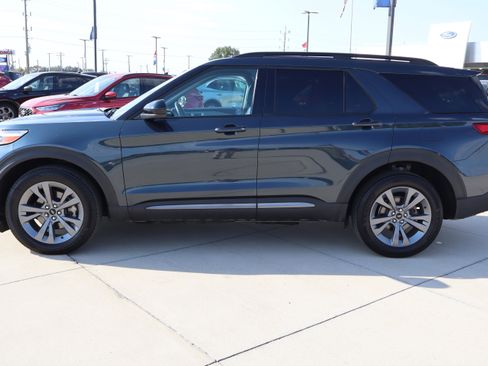 Used 2023 Ford Explorer XLT w/ Equipment Group 202A image 9