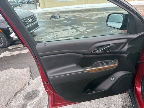 Used 2022 GMC Acadia SLE w/ Driver Convenience Package image 13