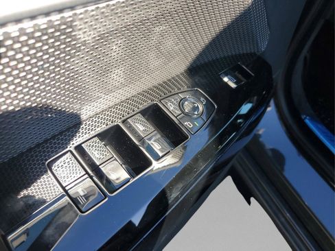 Used 2025 BMW 750e xDrive image 18