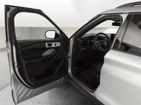 Used 2020 Ford Explorer ST w/ ST Street Pack image 12